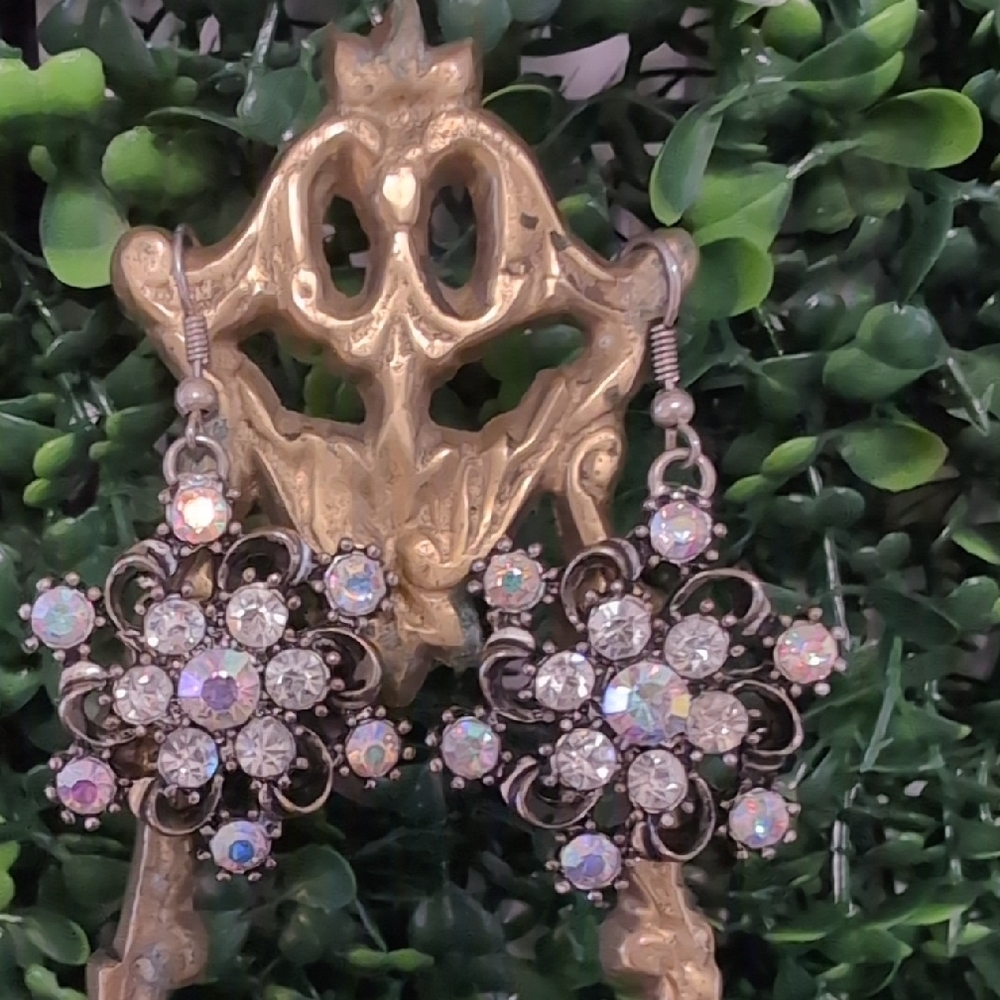 Elegant Snowflakel Crystal Earrings - Picture 2 of 5